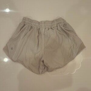 White Lululemon Hotty Hot High-Rise Short 2.5"